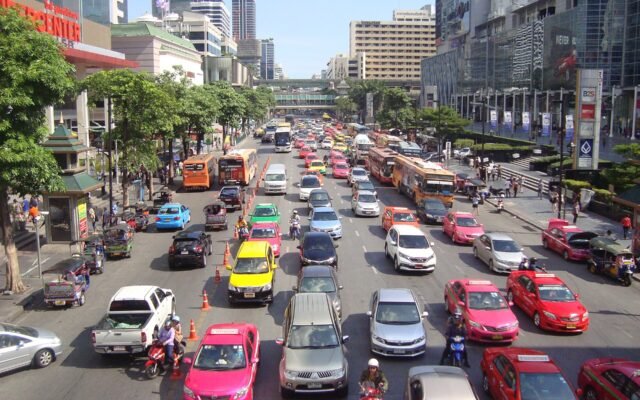雨季通勤提醒：曼谷幾處低窪路段容易積水