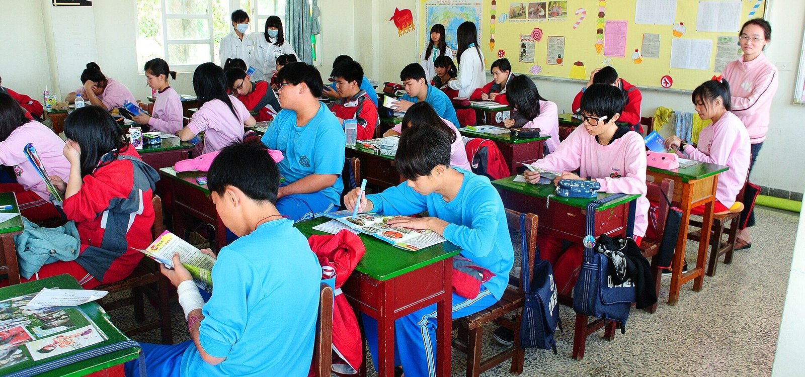 classroom with students in Baozhong Junior High School